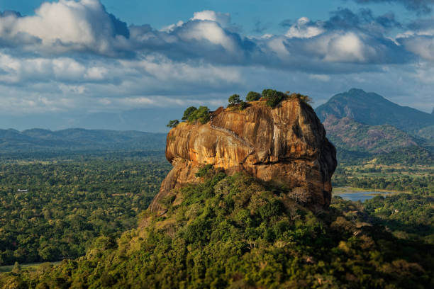 How to get to Pidurangla